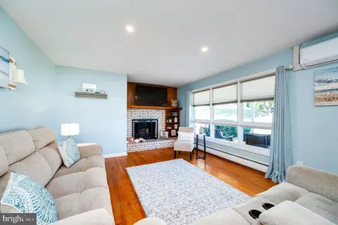 Living - 4002 Circle Ave, Reading, PA 19606 photo 1 of 7