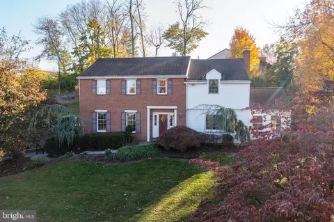 2 Dogleg Dr, Reading, PA 19606