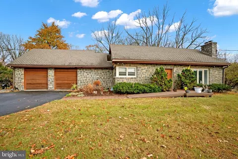 215 Mccoy Ln, Leesport, PA 19533