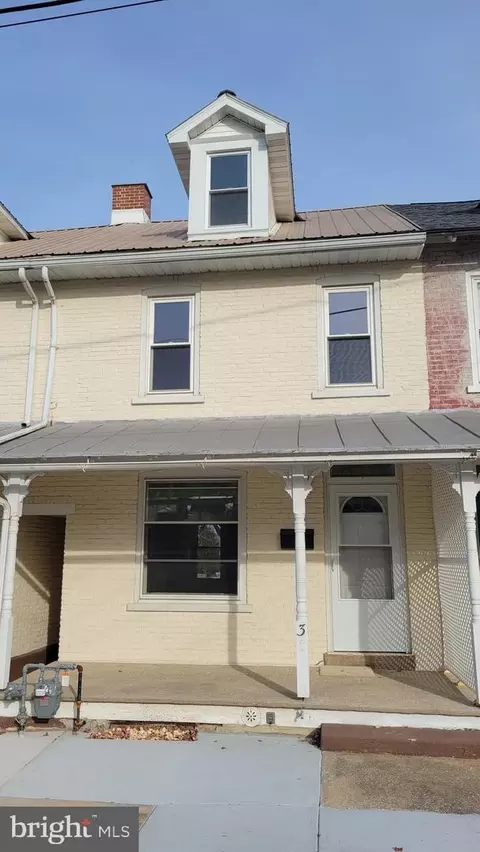 33 Spruce St, Topton, PA 19562