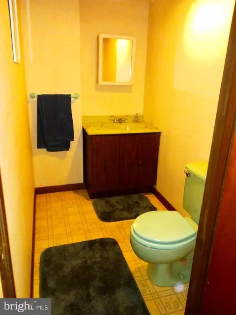 Bath - 331 Cameron St, Reading, PA 19607 photo 1 of 1