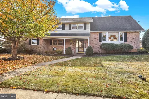 1100 Lilac Ln, Reading, PA 19609