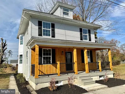 303 E Locust St, Fleetwood, PA 19522