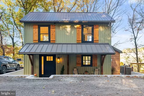 440 S Shore Dr, Lenhartsville, PA 19534