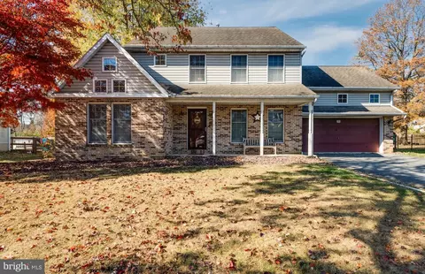 241 W Walnut Tree Dr, Blandon, PA 19510