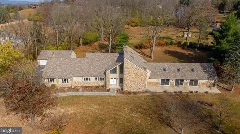 574 Scenic Dr, Bernville, PA 19506