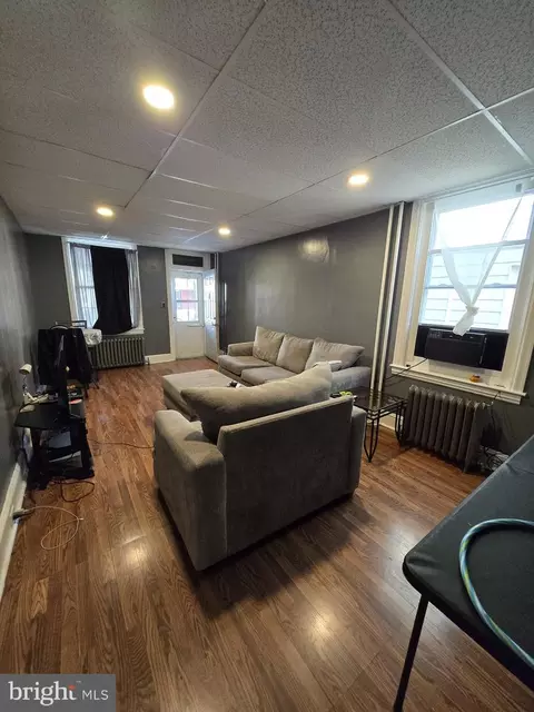 736 Pear St, Reading, PA 19601 photo 3