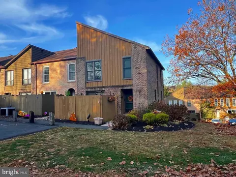 Exterior - 129 Merion Ln, Reading, PA 19607 photo 3 of 4
