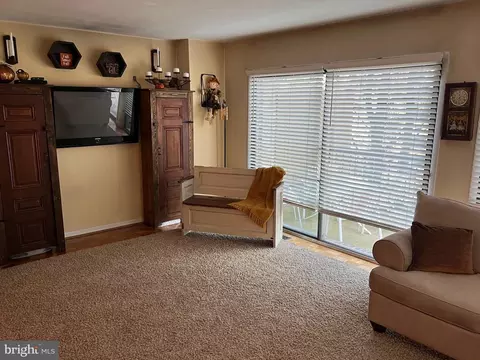 Living - 129 Merion Ln, Reading, PA 19607 photo 1 of 2