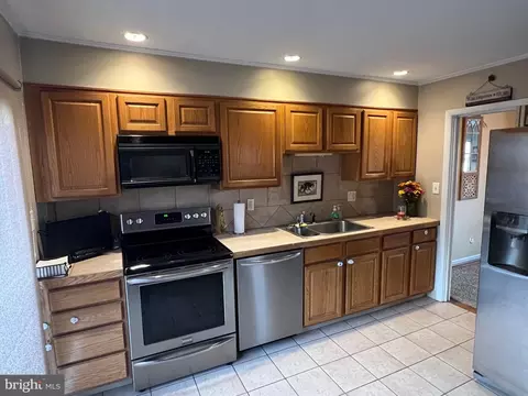 Kitchen - 129 Merion Ln, Reading, PA 19607 photo 1 of 2