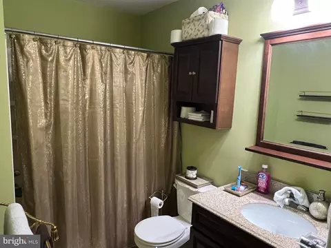 Bath - 129 Merion Ln, Reading, PA 19607 photo 2 of 2