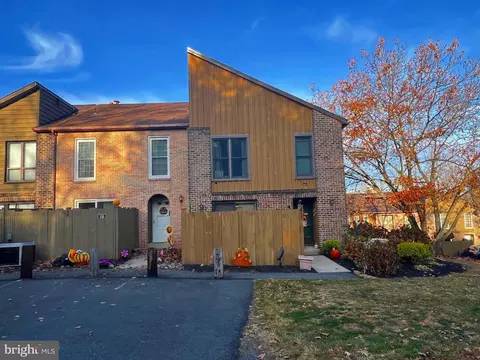 Exterior - 129 Merion Ln, Reading, PA 19607 photo 2 of 4