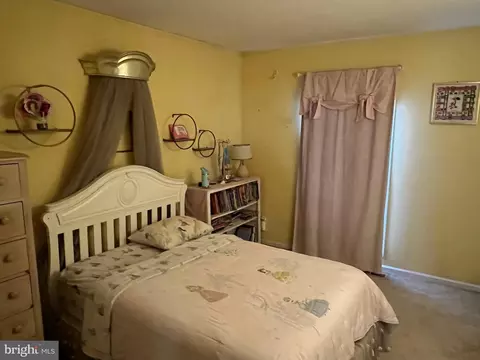 Bedroom - 129 Merion Ln, Reading, PA 19607 photo 2 of 2
