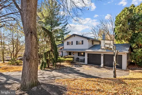 6 Goldfinch Dr, Wyomissing, PA 19610
