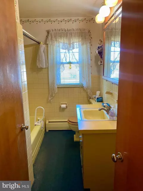 Bath - 4 Adele Ave, Blandon, PA 19510 photo 1 of 2