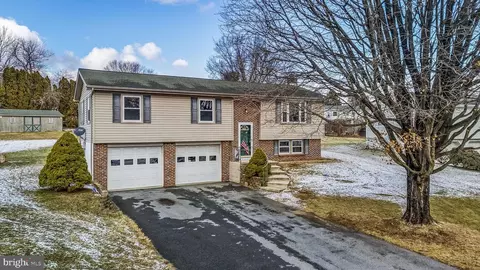 166 Butternut Ct, Reading, PA 19608
