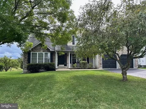 334 Anvil Dr, Douglassville, PA 19518