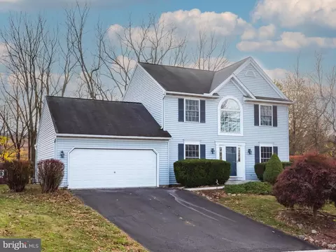 34 Quarry View Dr, Morgantown, PA 19543