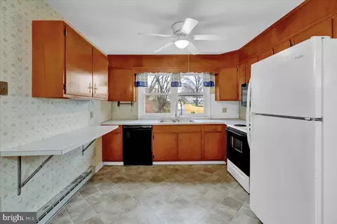 Kitchen - 52 Walnut St, Reading, PA 19606 photo 1 of 2