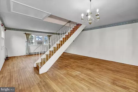 Living - 52 Walnut St, Reading, PA 19606 photo 1 of 2