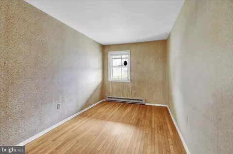 Bedroom - 52 Walnut St, Reading, PA 19606 photo 3 of 6
