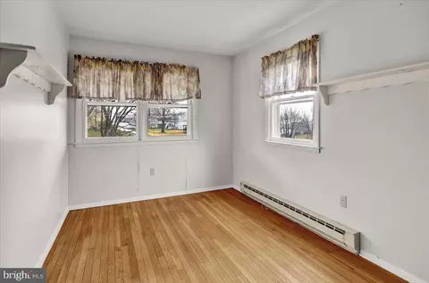 Bedroom - 52 Walnut St, Reading, PA 19606 photo 4 of 6