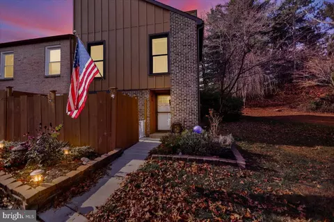 68 Wedge Ln, Reading, PA 19607 photo 2