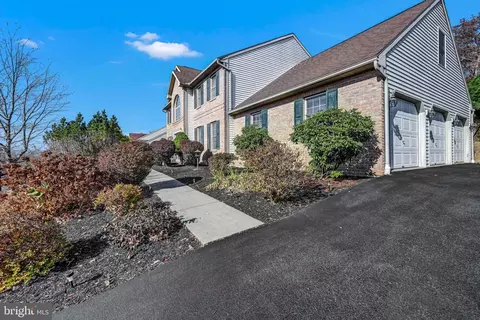66 Scotland Dr, Reading, PA 19606