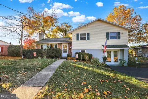 34 S Pearl St, Wernersville, PA 19565