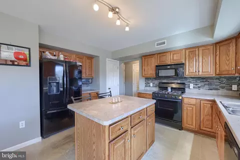 108 Crestview Dr, Reading, PA 19608 photo 11