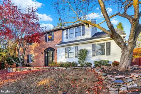 9 Golfview Ln, Reading, PA 19606