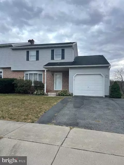 1724 Acorn Dr, Reading, PA 19608 photo 2