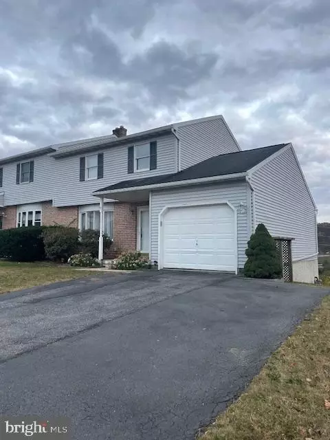 1724 Acorn Dr, Reading, PA 19608