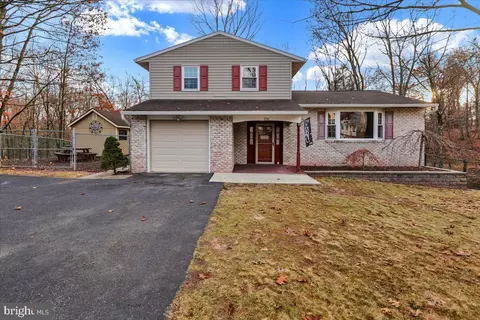 230 Lilac Ln, Douglassville, PA 19518