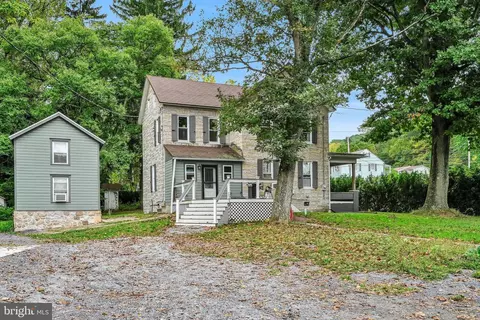 2868 Pricetown Rd, Temple, PA 19560
