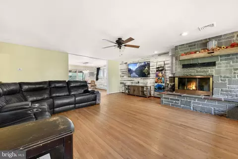 316 Spring Valley Rd, Reading, PA 19605 photo 4