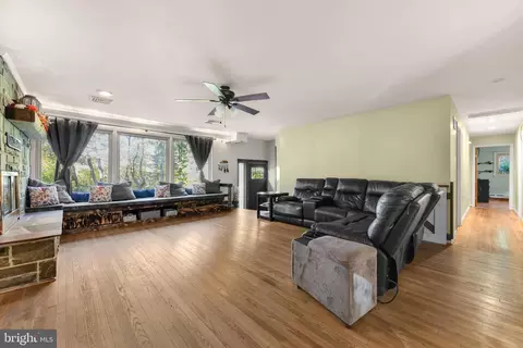 316 Spring Valley Rd, Reading, PA 19605 photo 7