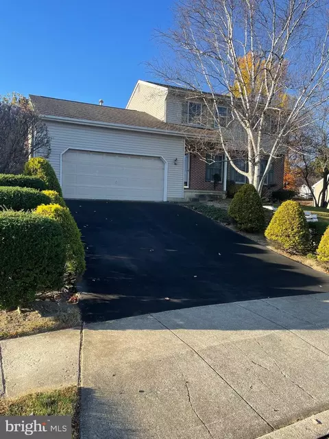 2720 Beacon Dr, Sinking Spring, PA 19608 photo 2