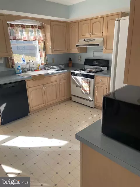 2720 Beacon Dr, Sinking Spring, PA 19608 photo 8