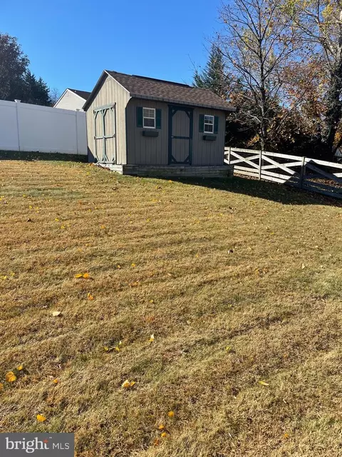 2720 Beacon Dr, Sinking Spring, PA 19608 photo 5