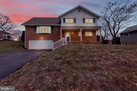 1405 Durwood Dr, Reading, PA 19609
