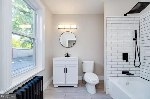 Bath - 932 Oley St, Reading, PA 19604 photo 2 of 4