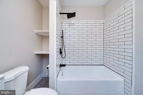 Bath - 932 Oley St, Reading, PA 19604 photo 4 of 4