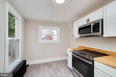 Entry Way - 932 Oley St, Reading, PA 19604 photo 6 of 10
