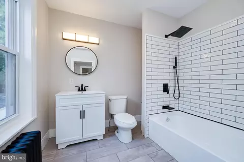 Bath - 932 Oley St, Reading, PA 19604 photo 3 of 4