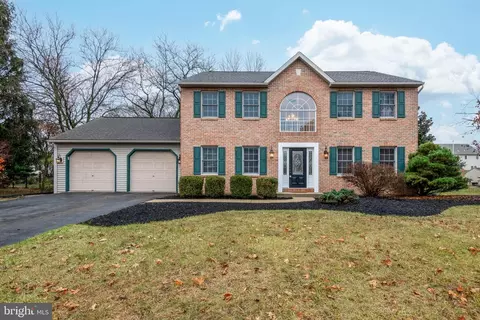 425 Coronet Dr, Blandon, PA 19510