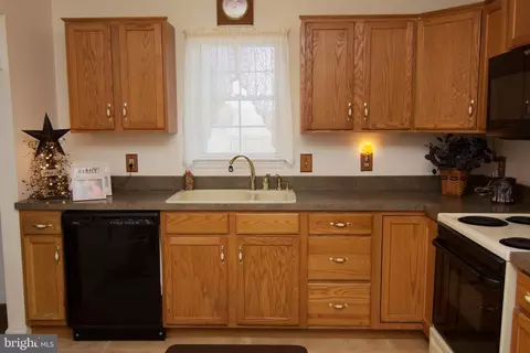 398 Snyder Rd, Reading, PA 19605 photo 4