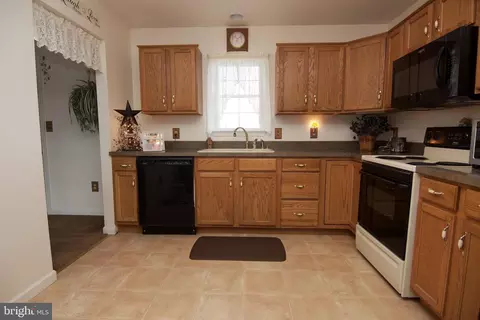 398 Snyder Rd, Reading, PA 19605 photo 3