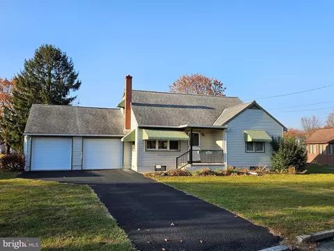 224 E 4th St, Bernville, PA 19506