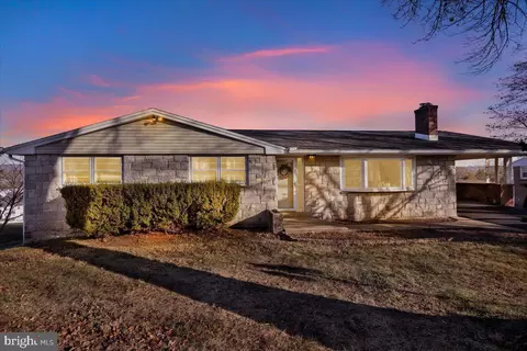 4607 Hillside Rd, Reading, PA 19606